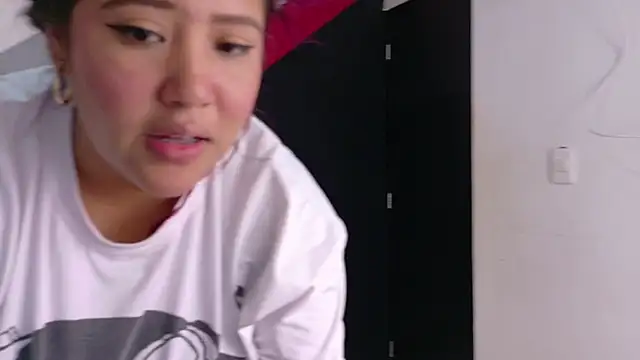 I_am_yours-'s cam snapshot