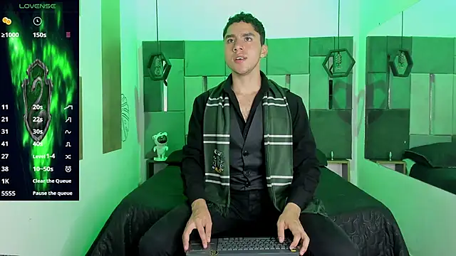 LiamNovak live sex cam