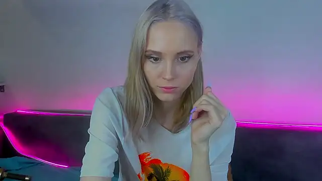 Gina_Gina_love's cam snapshot