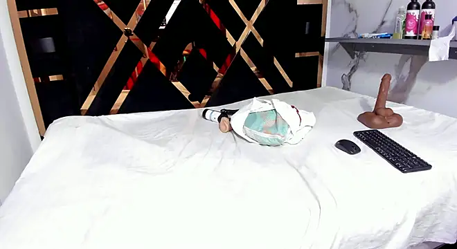 zara_smitt's cam snapshot