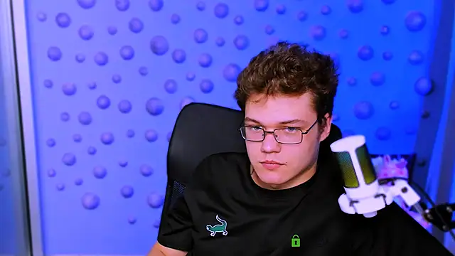 lucas_long_'s cam snapshot