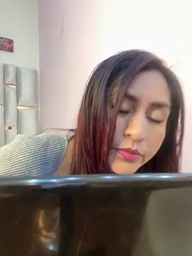 MonicaMoret live sex cam