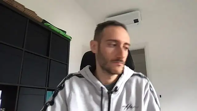 LukaShyGuy's cam snapshot