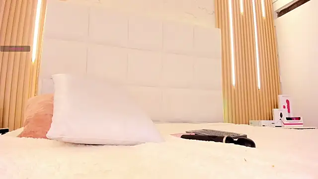 Elody_rousse's cam snapshot