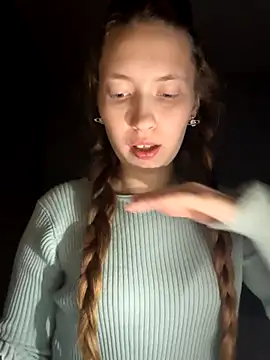 Holy_Poly live sex cam