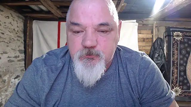 Newfiesausage1972's cam snapshot