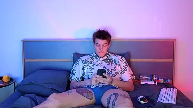 DENIS_HERE's cam snapshot