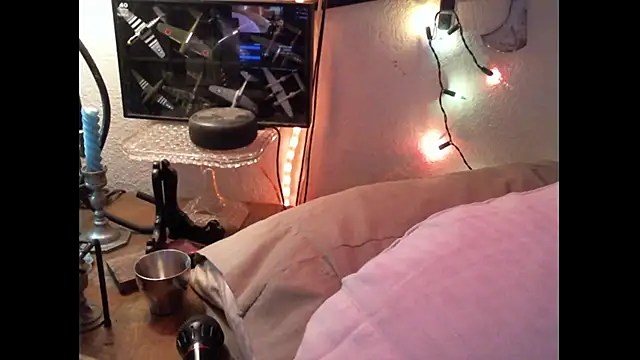 Pussyeat2please's cam snapshot