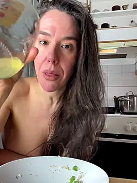 MilkyHoneyLullabies's cam snapshot