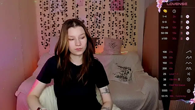 LinaBlossom_'s cam snapshot