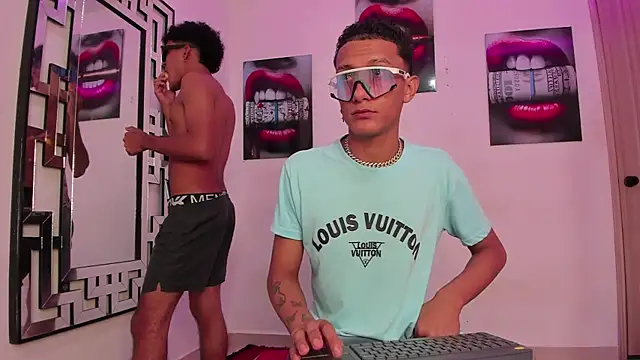 COUPLES_BOYS's cam snapshot