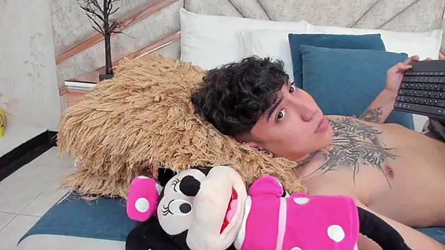 SantiOlsen's cam snapshot