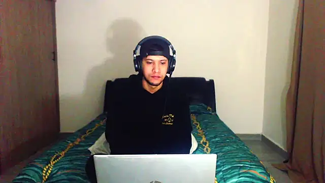 bladetrinityn's cam snapshot