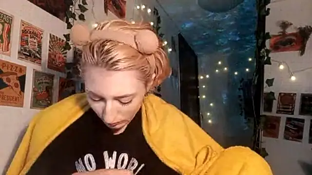 AmyGrok's cam snapshot