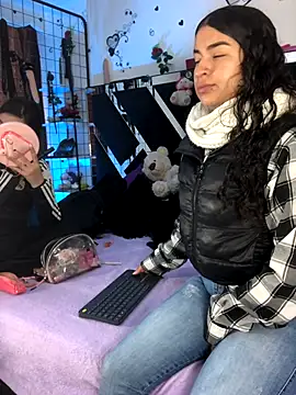 1lovelygirls live sex cam