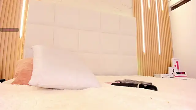 Elody_rousse's cam snapshot