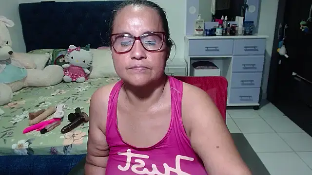 pervert_mommy_'s cam snapshot