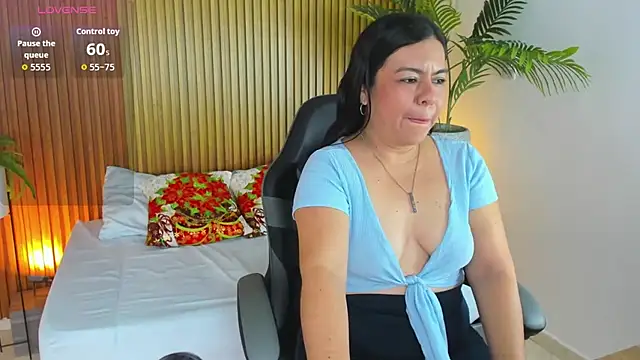 nahia_13's cam snapshot