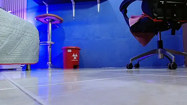 chloe_prg's cam snapshot