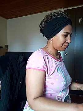 IVONNE_COLLINS33's web cam