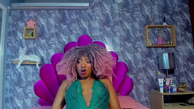 EMMAPARISS's cam snapshot