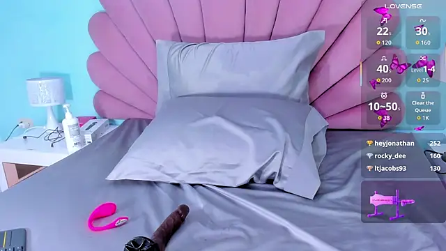 alana_glasses's cam snapshot