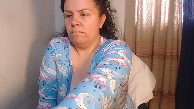 agathamiller01's cam snapshot