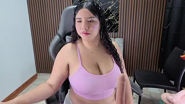 Emy_topless's cam snapshot