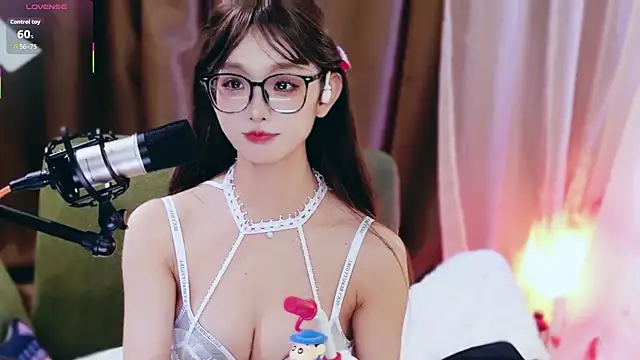 Chanee-9 live sex cam