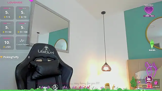 lucy_blue28's cam snapshot