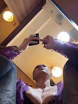 Hotmomcheckk_'s cam snapshot