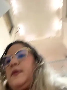 Lucy_Milf_474's cam snapshot