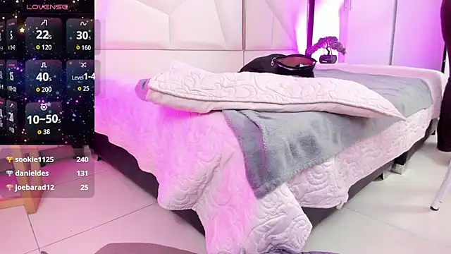 April_bowie's cam snapshot