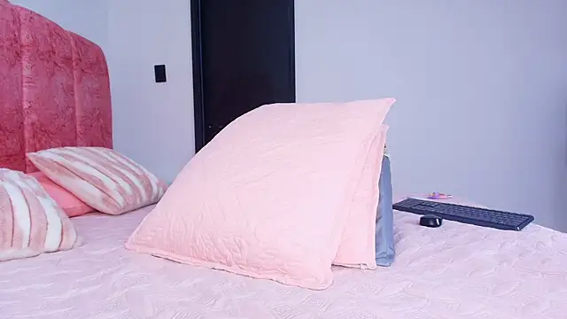 kendal_rossi's cam snapshot