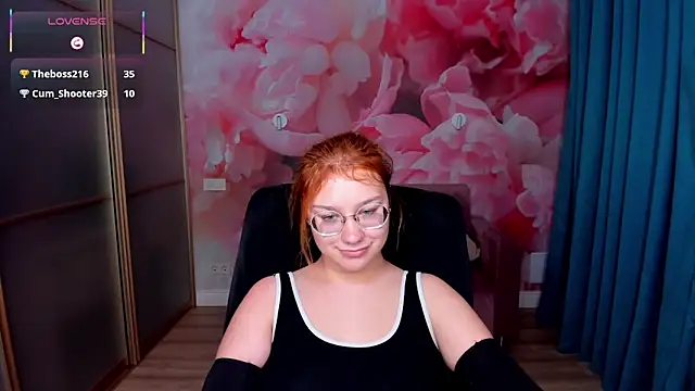 AngelinaLow's cam snapshot