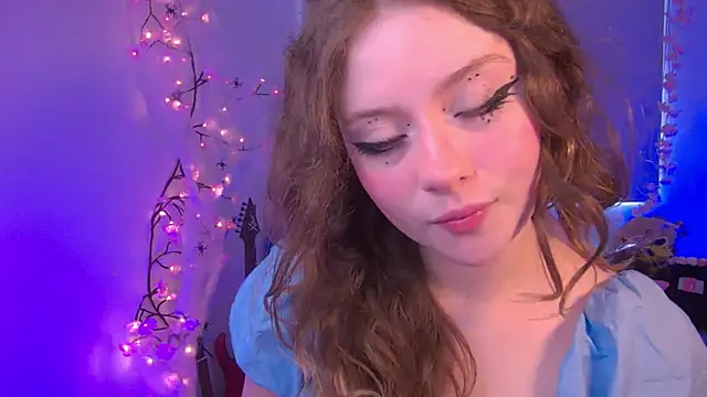 Lil_bela's cam snapshot