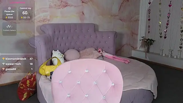 Penelope_Pinky's cam snapshot