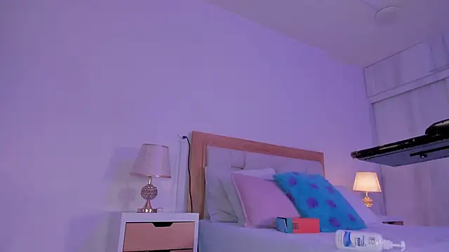 mia_hank's cam snapshot