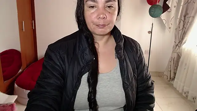 vivian-milf's cam snapshot