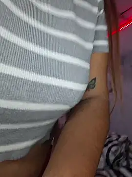 camila_rogue's cam snapshot