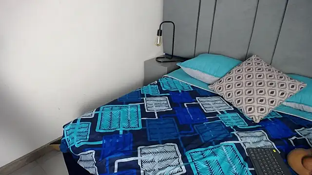 laura_hotties's cam snapshot