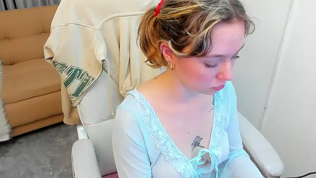 Lucia_Copper live sex cam