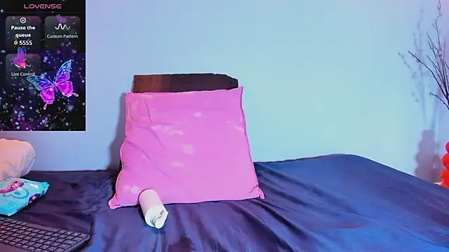 Karlaliones69's cam snapshot