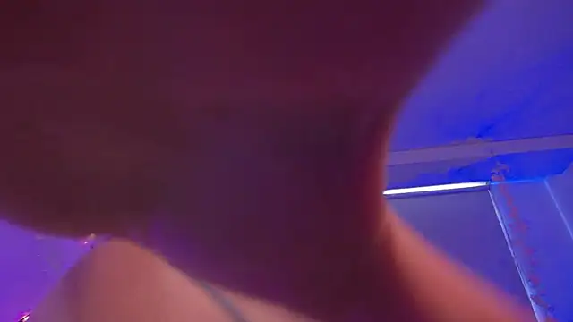 Lil_bela's cam snapshot