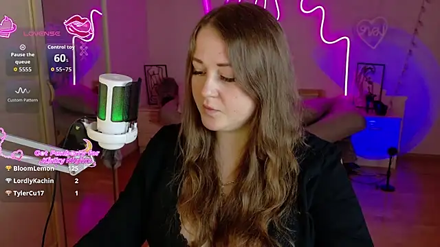 LizzyShine's cam snapshot