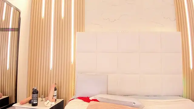 Elody_rousse's cam snapshot