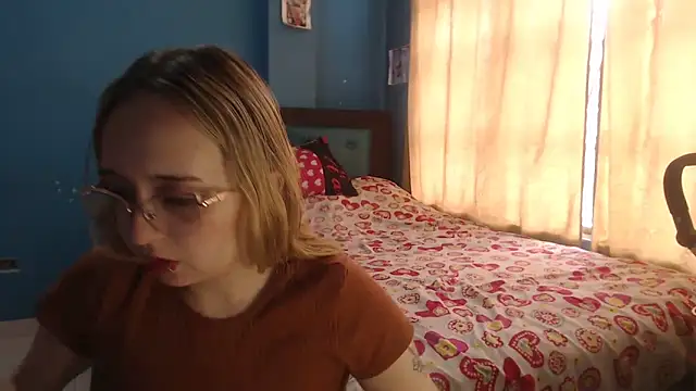 Liaroberts1's cam snapshot