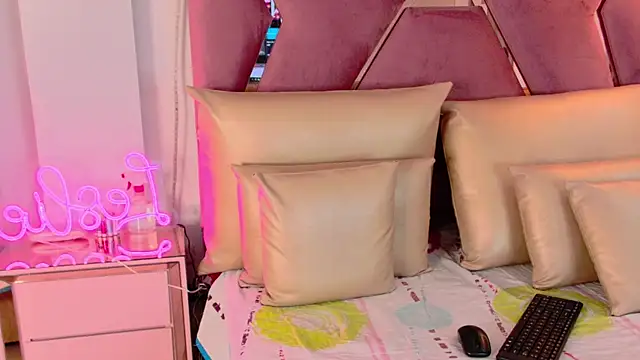 Leslie_Bussh_'s cam snapshot