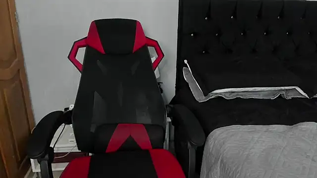 tyler_hank01's cam snapshot