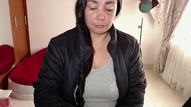 vivian-milf's cam snapshot